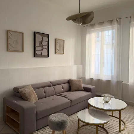 Centre-ville Avec Patio Et Climatisation Διαμέρισμα Μπεζιέ