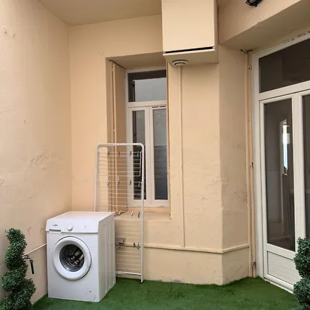 Centre-ville Avec Patio Et Climatisation Διαμέρισμα Μπεζιέ